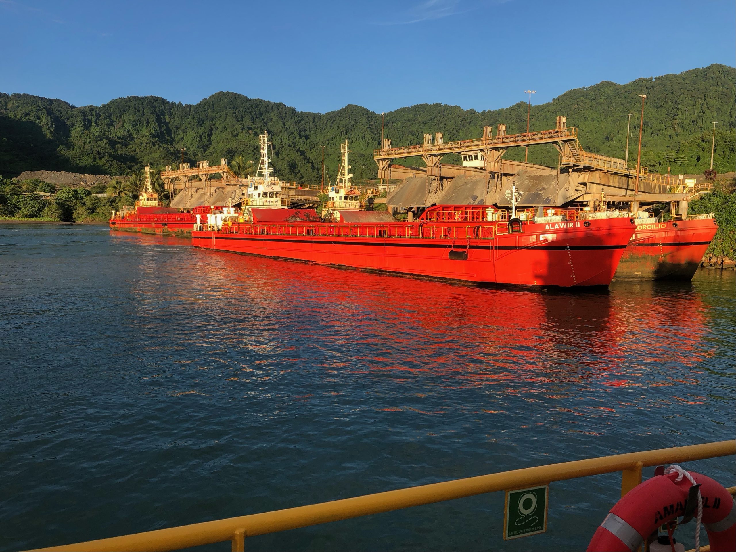 Split Barge Hydraulic Systems For Large Lihir-Based Mining Operation